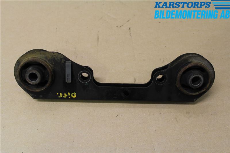 Dacia DUSTER 10-17 Bakaxel Fäste