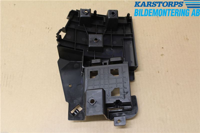 Volvo V60 14-18 Stötfångarfäste Bak Vä