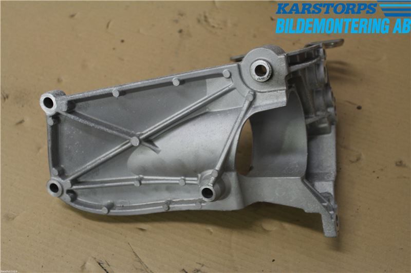 Volvo V60 14-18 Motorfäste