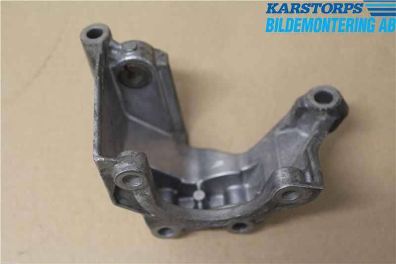 Audi A6/S6     05-11 Styrservopumpsfäste