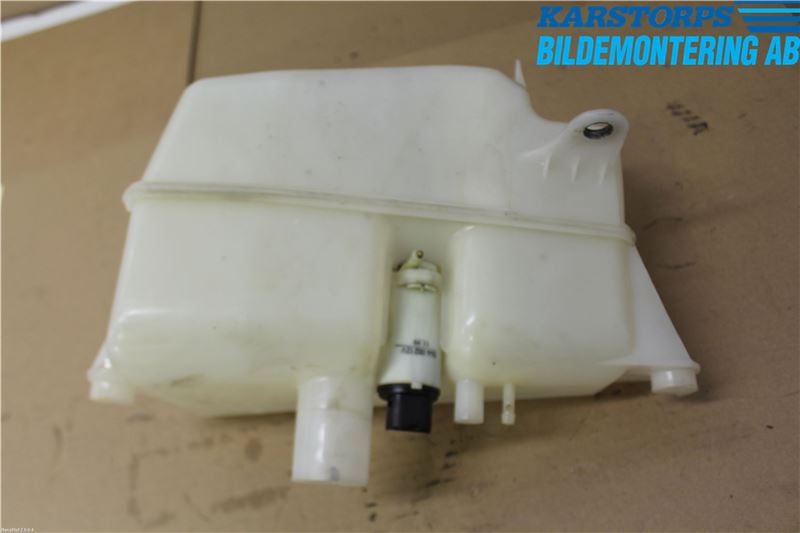 Volvo S70/V70/XC  97-00 Spolartank Vindruta