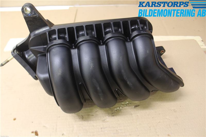 Toyota AVENSIS 98-02 Grenrör Insug