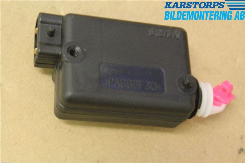 Dacia DUSTER 10-17 Centrallåsmot Baklucka