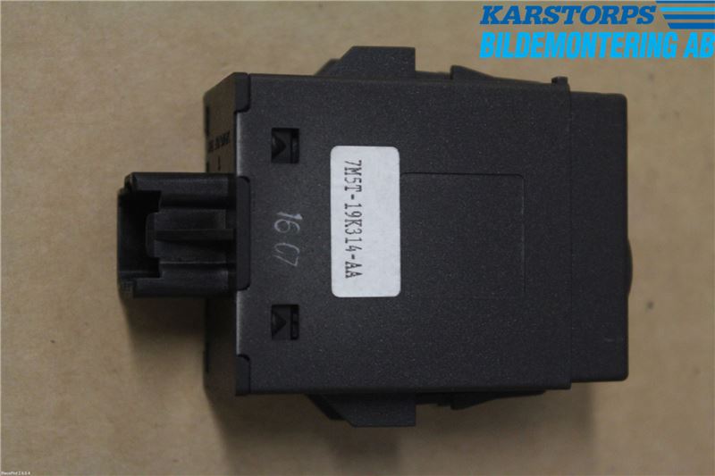 Ford FOCUS     04-07 Strömställare Stolvärme