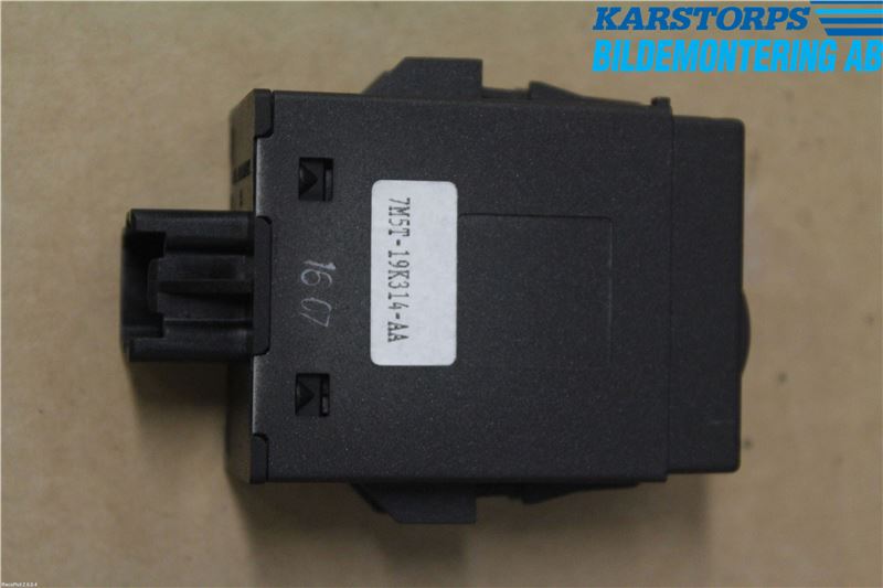 Ford FOCUS     04-07 Strömställare Stolvärme