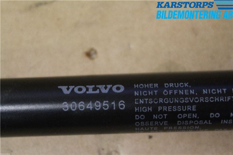 Volvo XC70 14-16 Gasfjäder Motorhuv