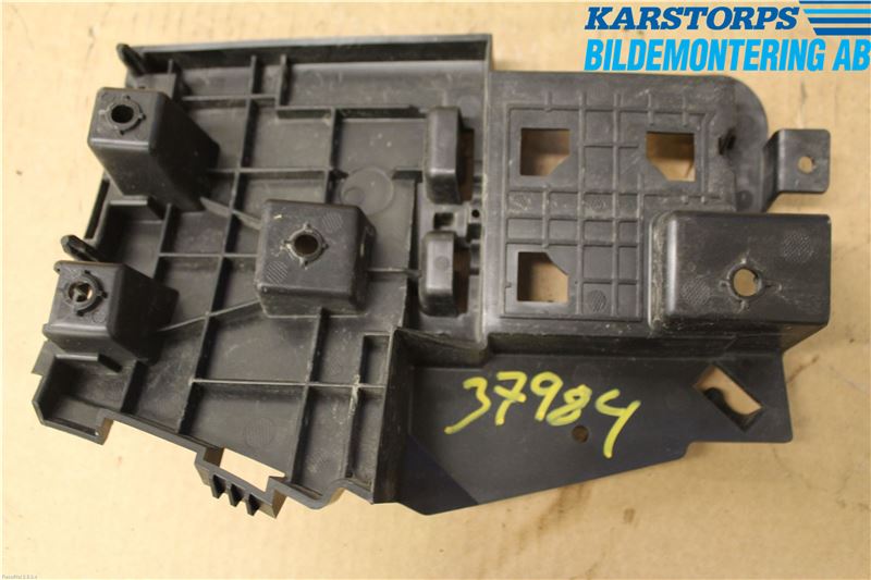 Volvo V60 14-18 Stötfångarfäste Bak Vä