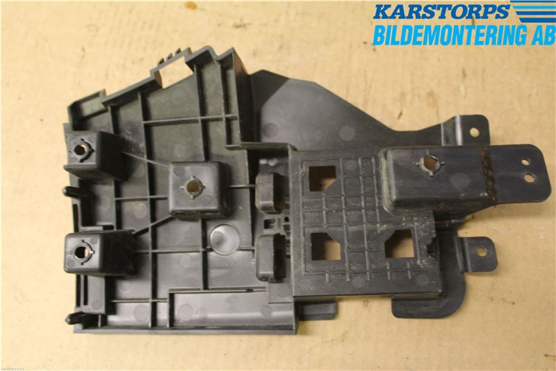 Volvo V60 14-18 Stötfångarfäste Bak Hö