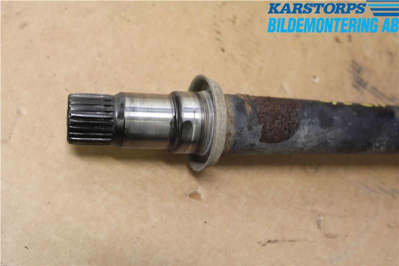 Toyota AVENSIS 03-06 Drivaxel Fram Höger