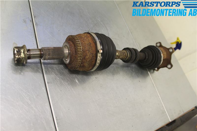 Nissan X-TRAIL     01-07 Drivaxel Fram Höger