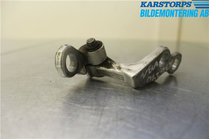 Ford FOCUS     04-07 Dörrgångjärn