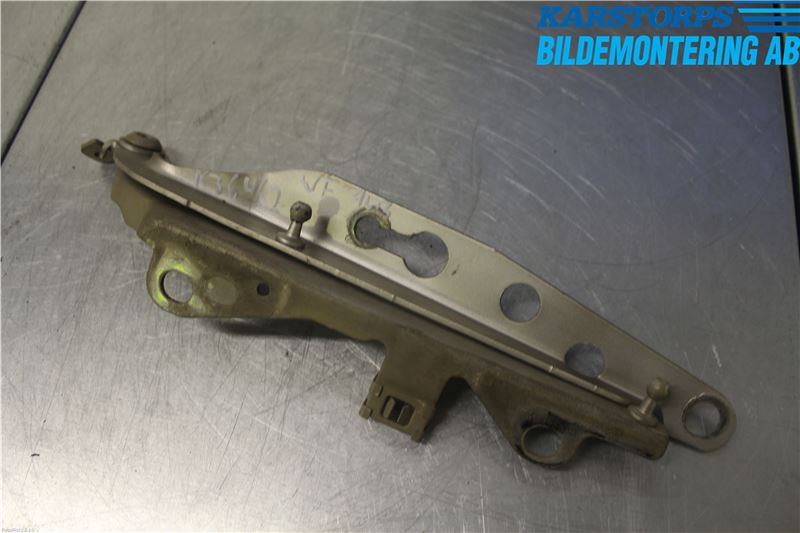 Volvo S60 01-04 Huvgångjärn