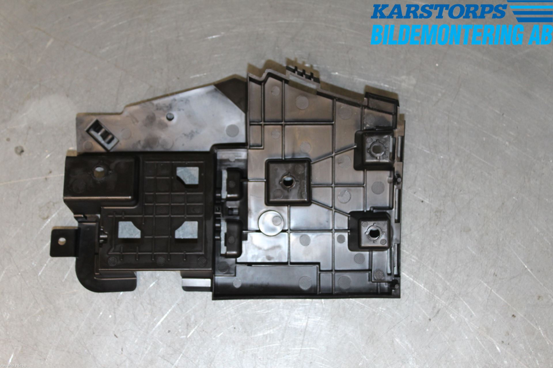 Volvo V60 14-18 Stötfångarfäste Bak Vä