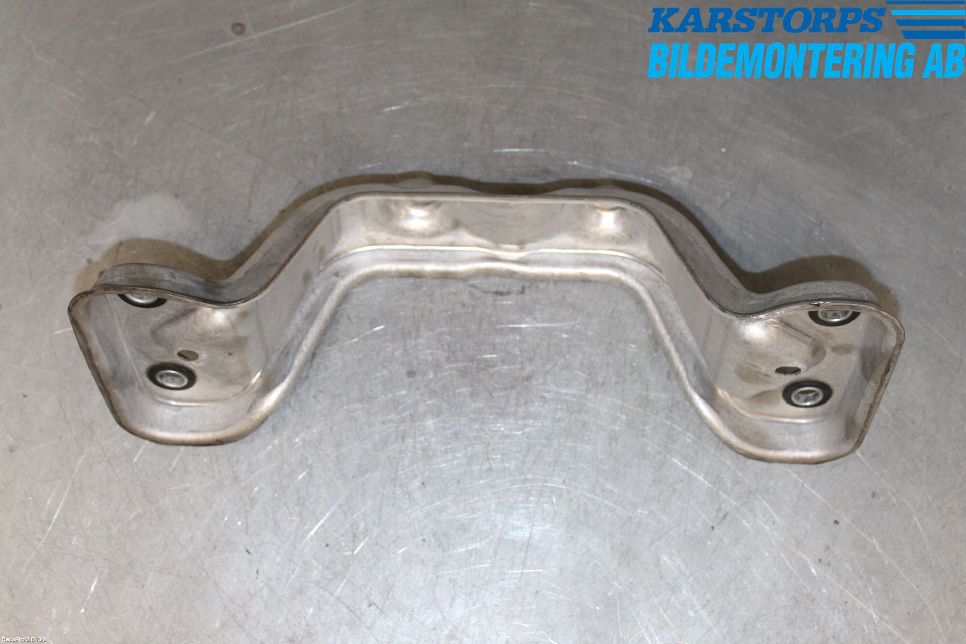 Volvo V60 14-18 Mellanaxel Balk