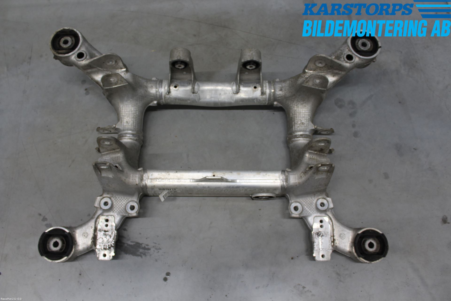 BMW 5 F10/F11/F18 09-17 Bakaxelbalk