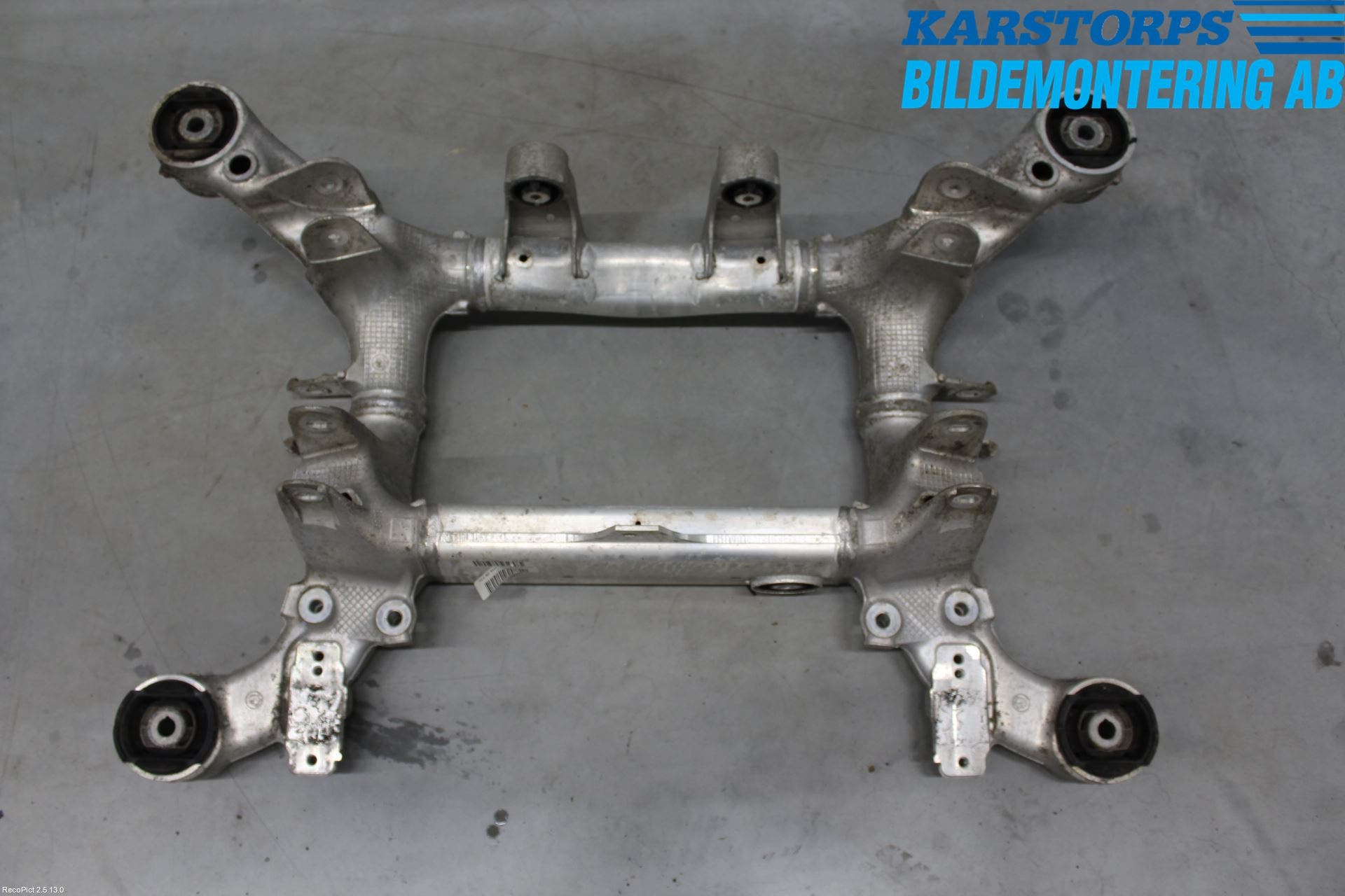 BMW 5 F10/F11/F18 09-17 Bakaxelbalk