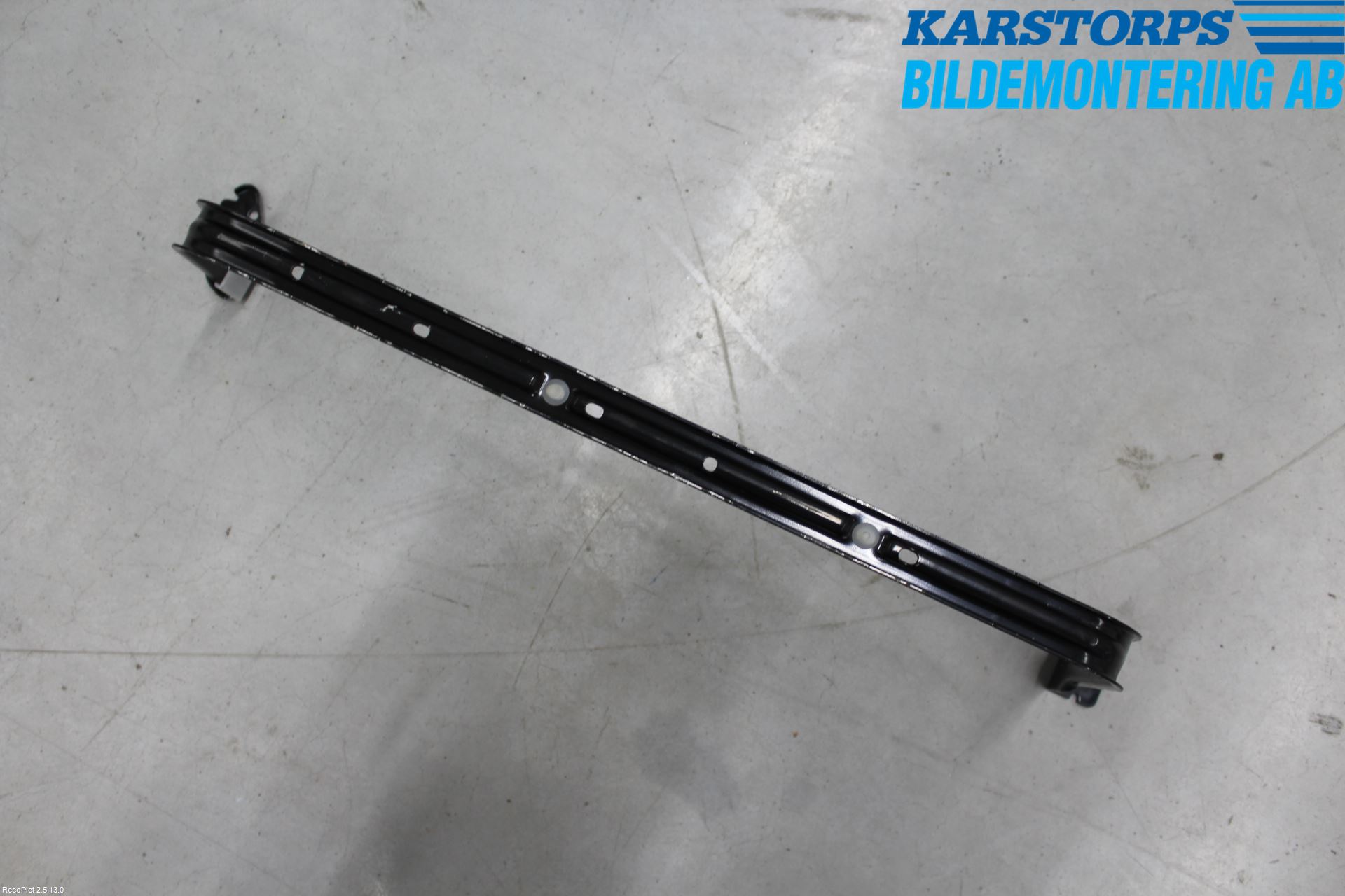 Volvo V40 12-19 Bränsletanksband