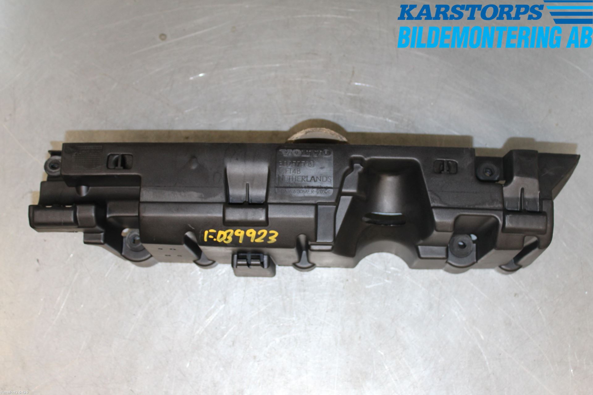 Volvo V70 05-08 Motorkåpa