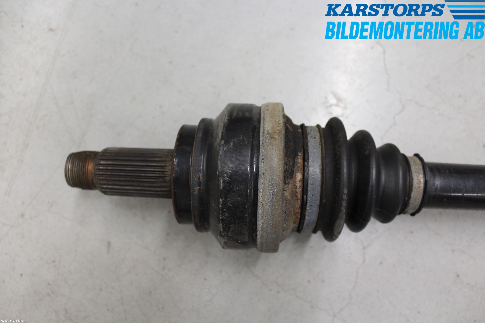 BMW 5 F10/F11/F18 09-17 Drivaxel Bak Vänster
