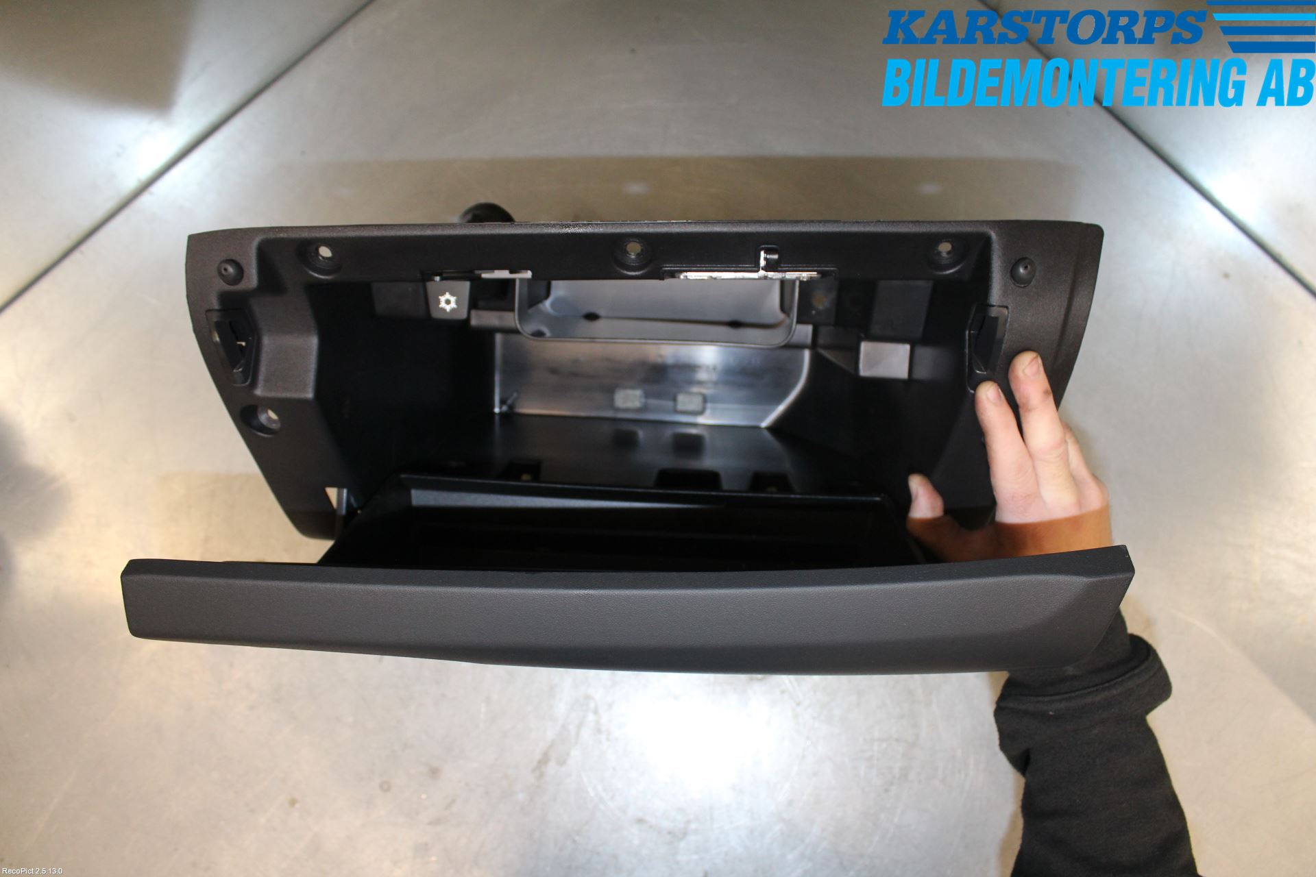 Volvo V40 12-19 Handskfack