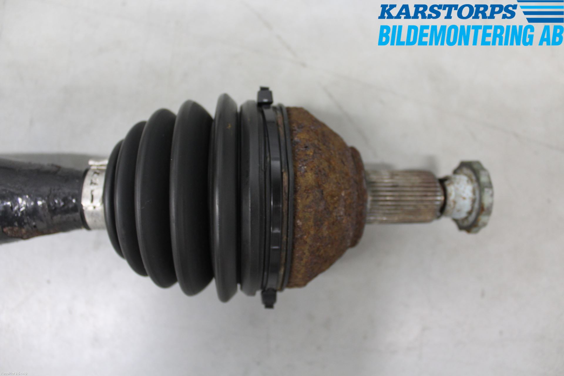 Volkswagen VW POLO 10-17 Drivaxel Fram Höger