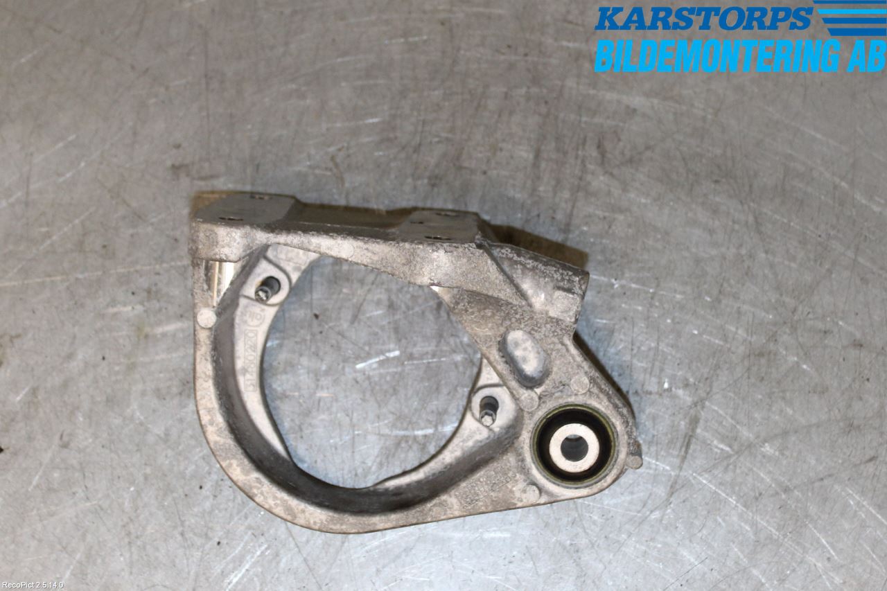 Volvo XC60 14-17 Mellanaxel Stödlager