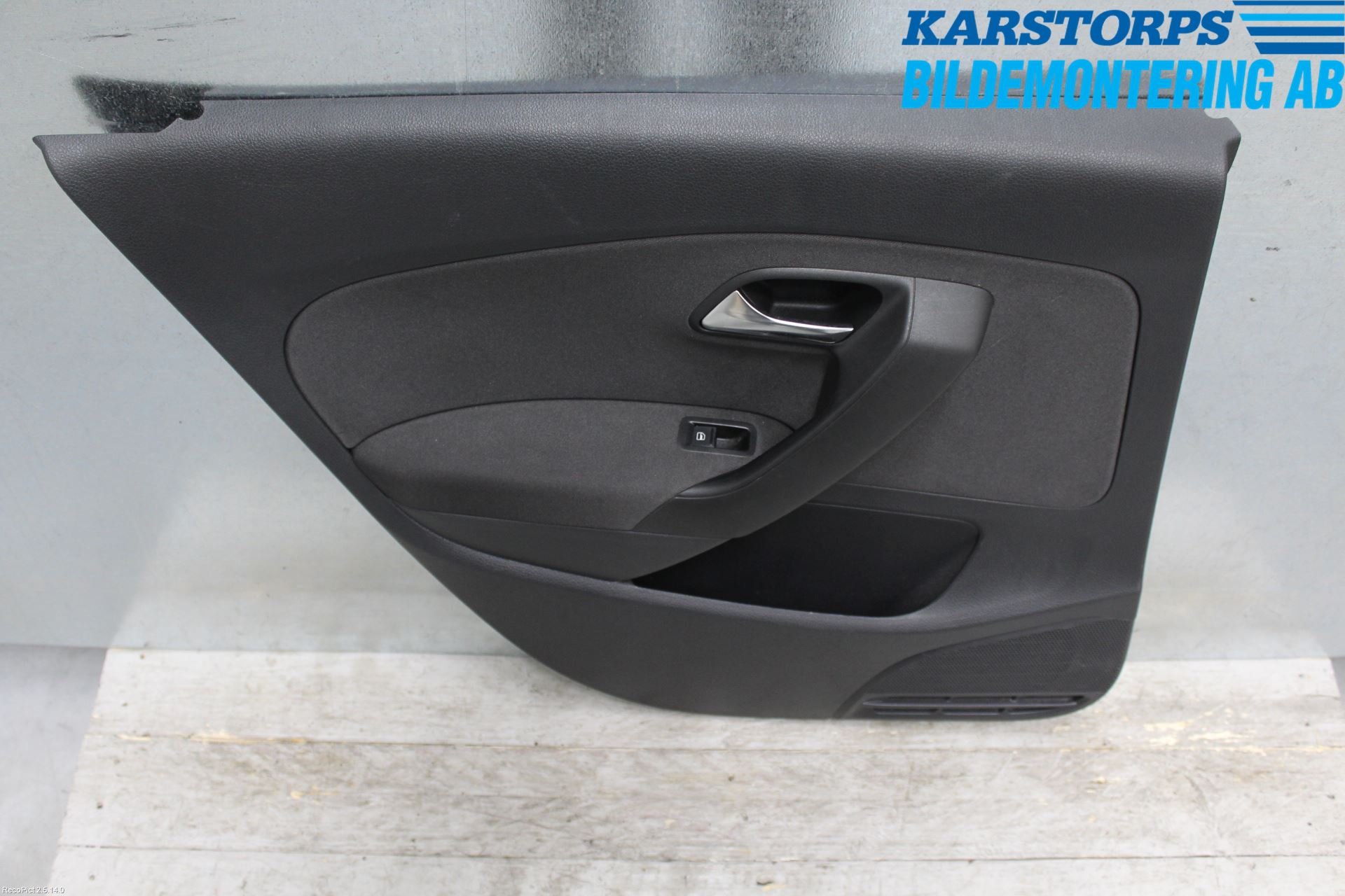 Volkswagen VW POLO 10-17 Dörrklädsel Vä