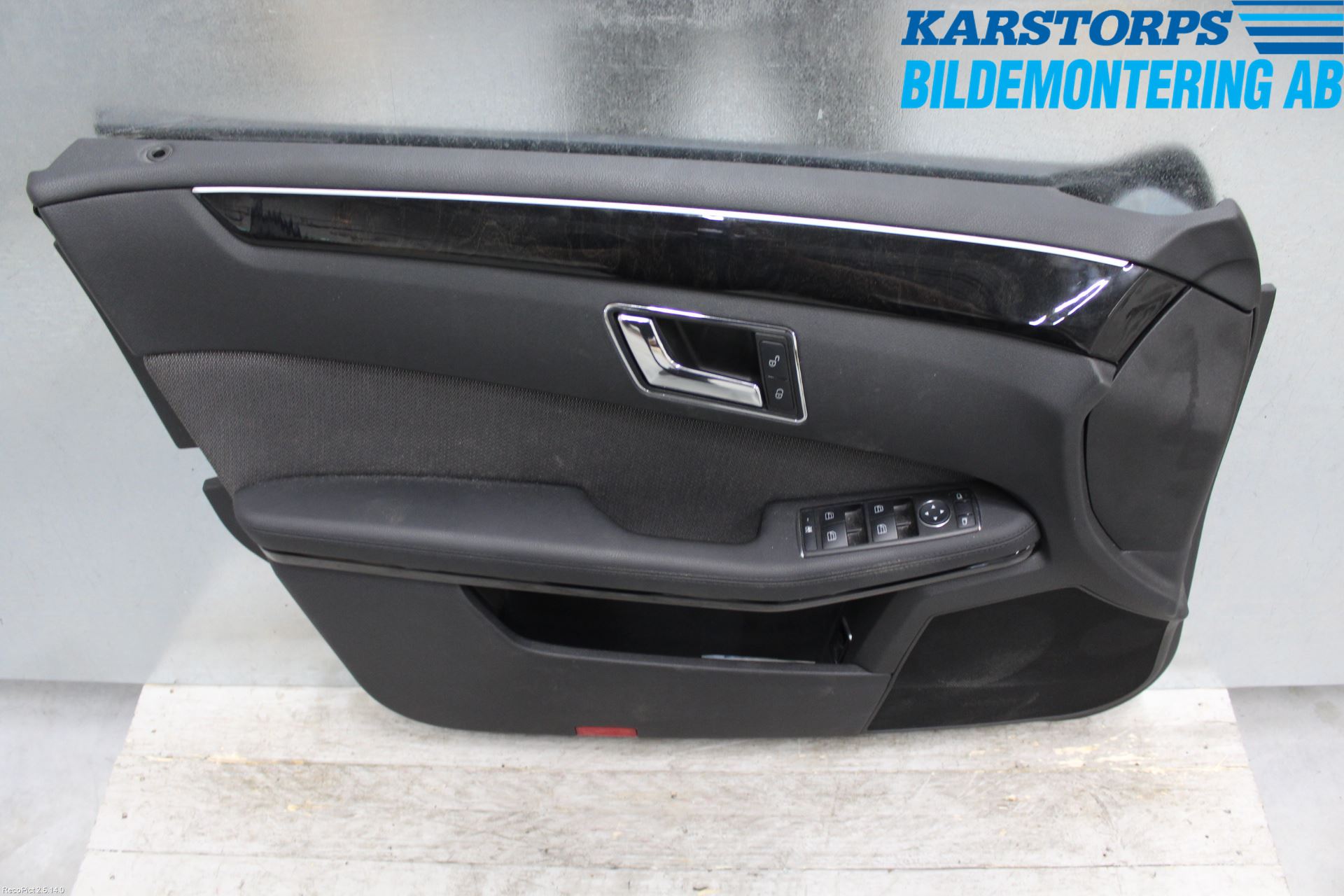 Mercedes-Benz MB E-KLASS (W212) 09-16 Dörrklädsel Vä