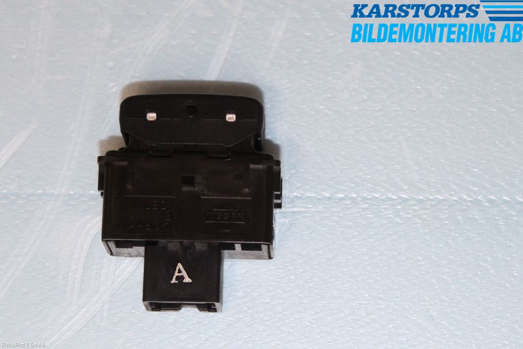 Nissan NAVARA 05-16 Strömställare Centrallås