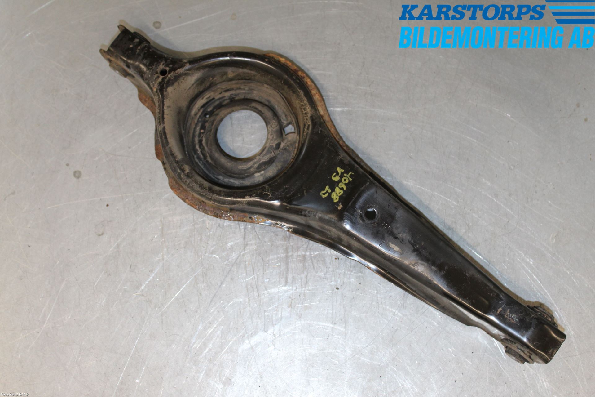 Volvo V40 CROSS COUNTRY 13-19 Bärarm Bak Vänster