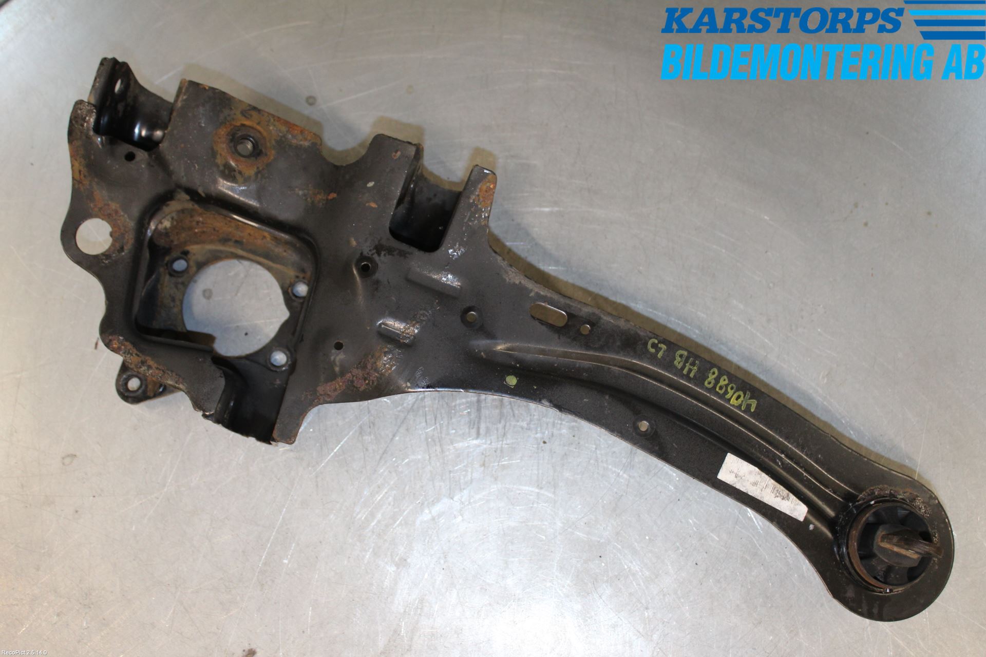 Volvo V40 CROSS COUNTRY 13-19 Bärarm Bak Höger