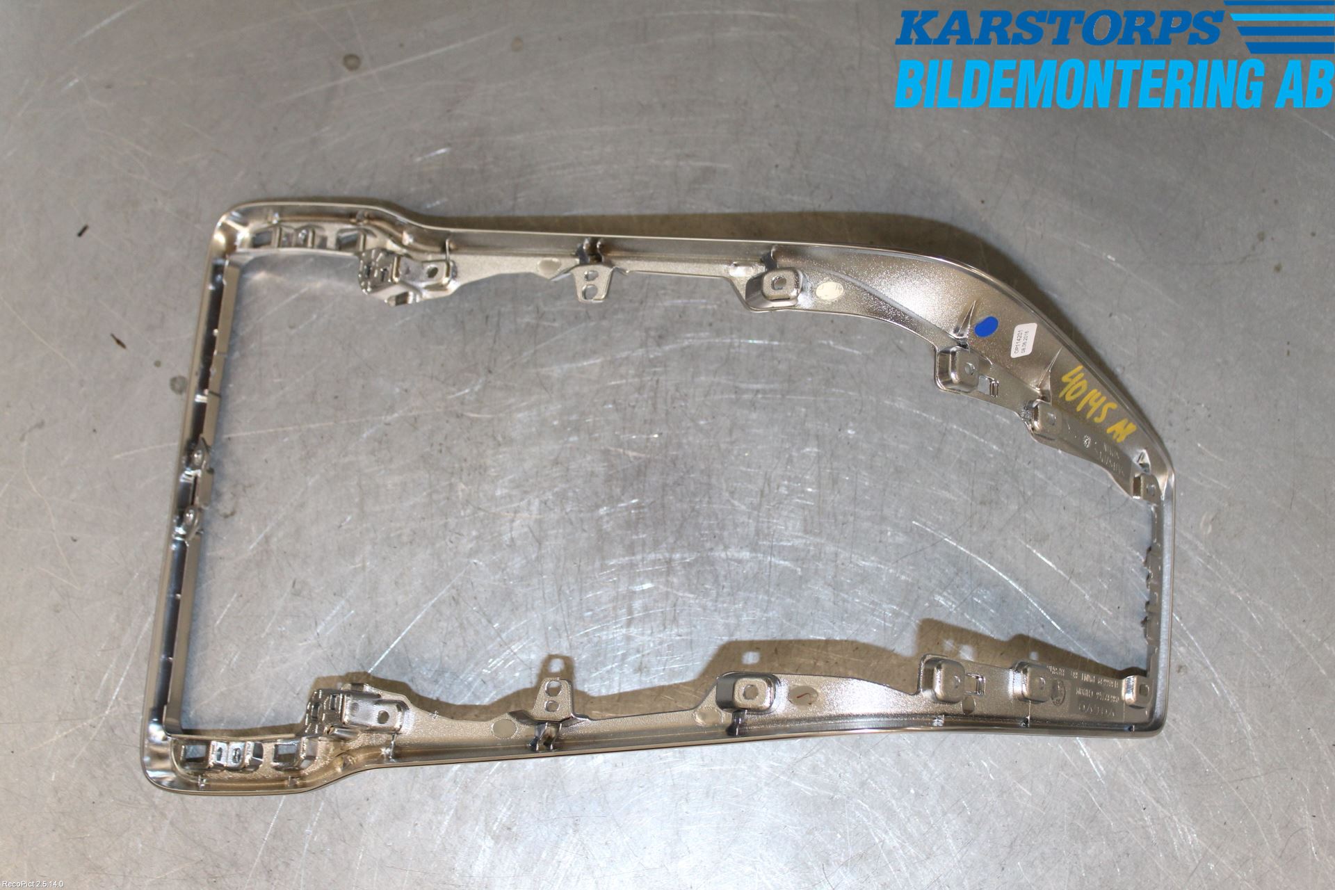 Volvo V40 CROSS COUNTRY 13-19 Instrumentkonsoll Mitt