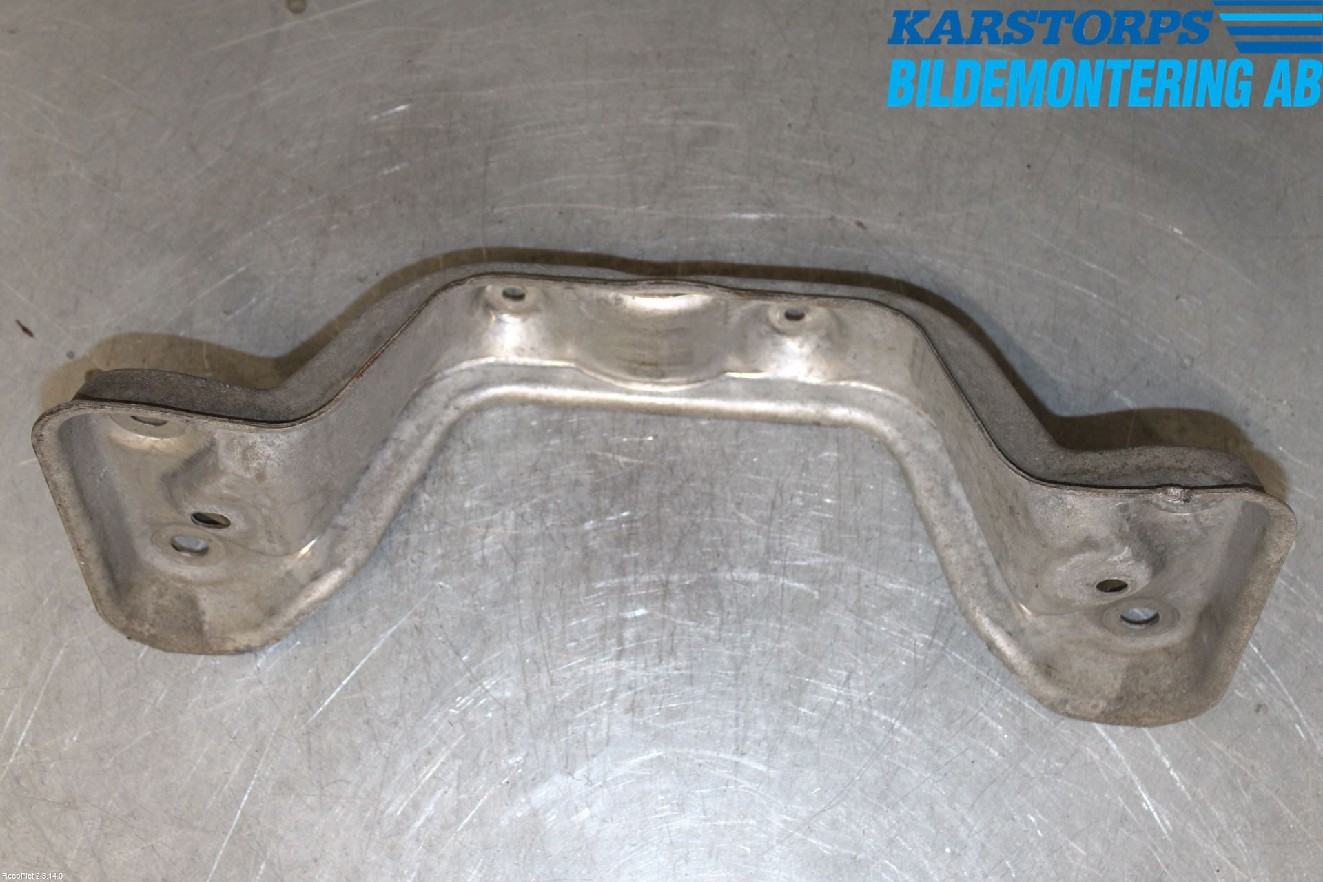 Volvo V60 CROSS COUNTRY 16-18 Mellanaxel Balk