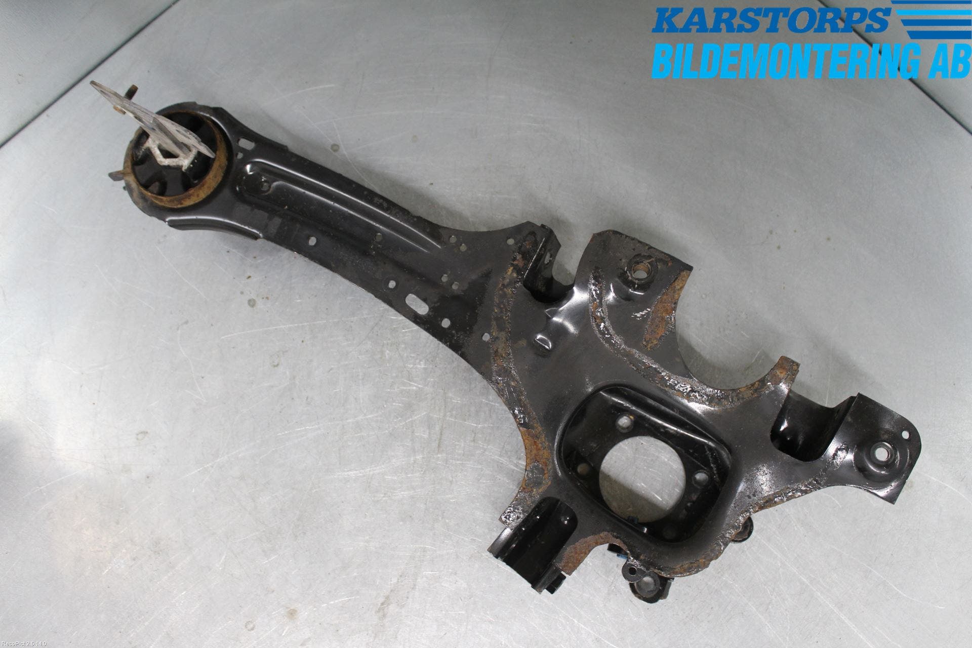 Volvo V70 08-13 Bärarm Bak Vänster