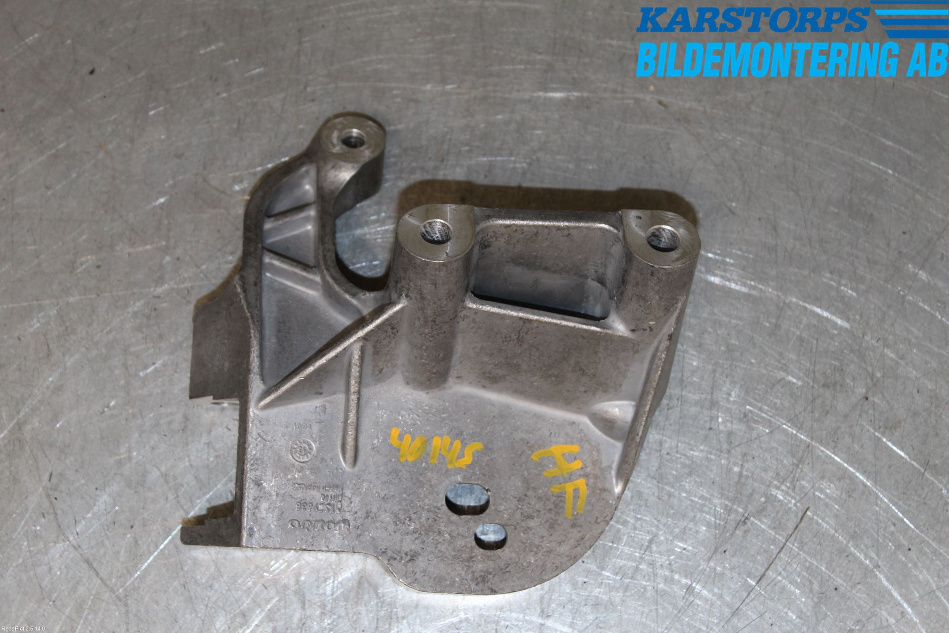 Volvo V40 CROSS COUNTRY 13-19 Motorfäste