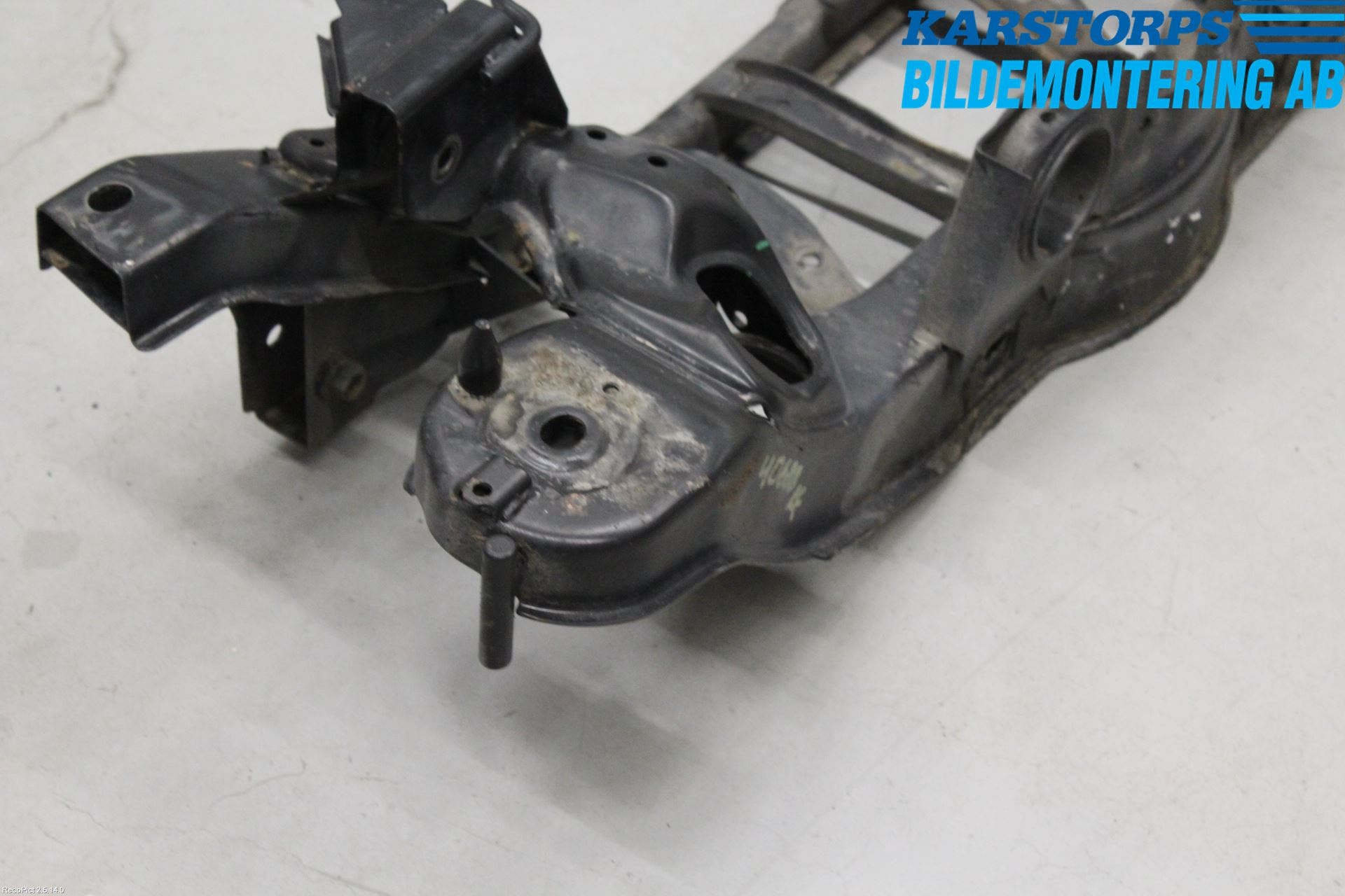 Volvo V40 CROSS COUNTRY 13-19 Bakaxelbalk