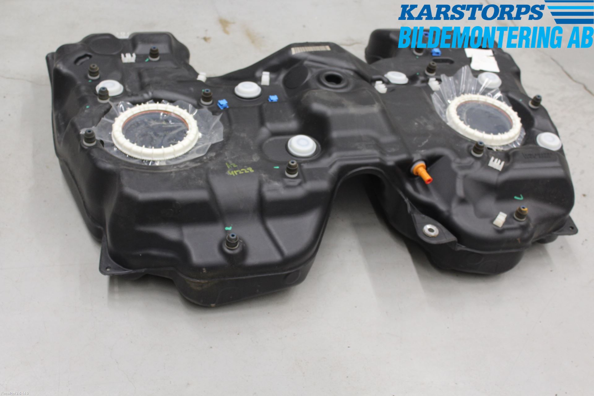 Mercedes-Benz MB GL/GLS-KLASS (X166) 12-19 Bränsletank Diesel