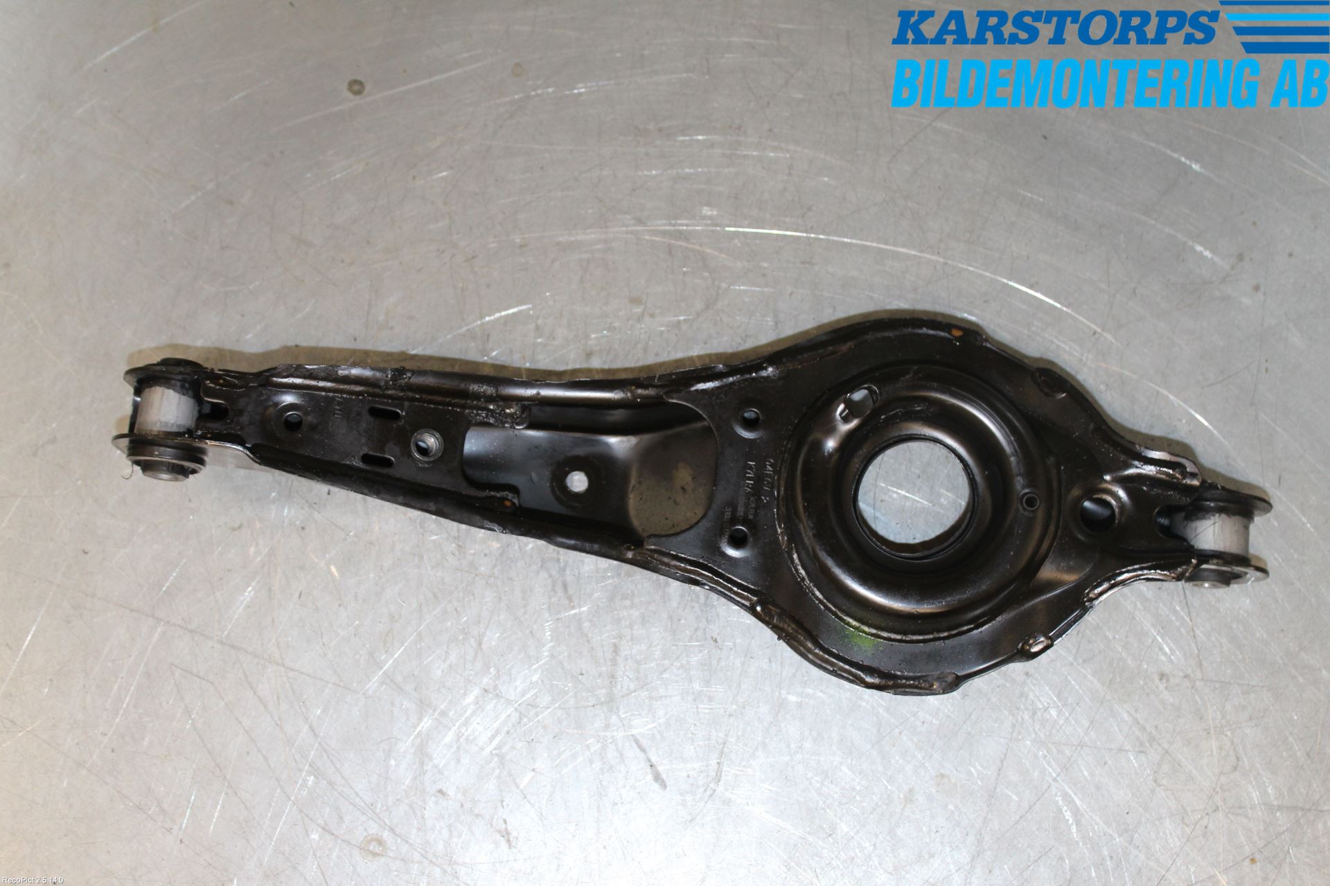 Volvo V40 CROSS COUNTRY 13-19 Bärarm Bak Höger