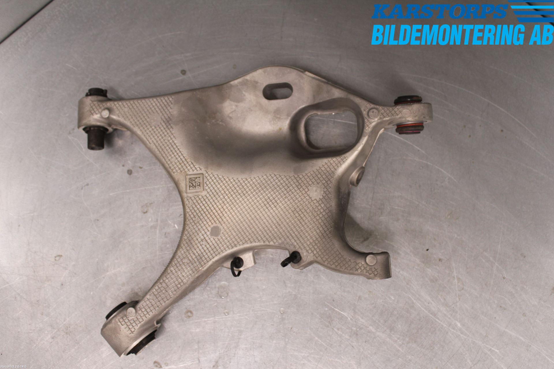 Volvo V90 17->> Bärarm Bak Vänster