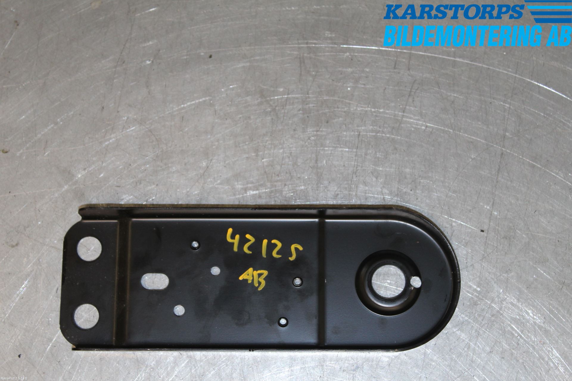 Volvo V90 17->> Bakaxel Fäste