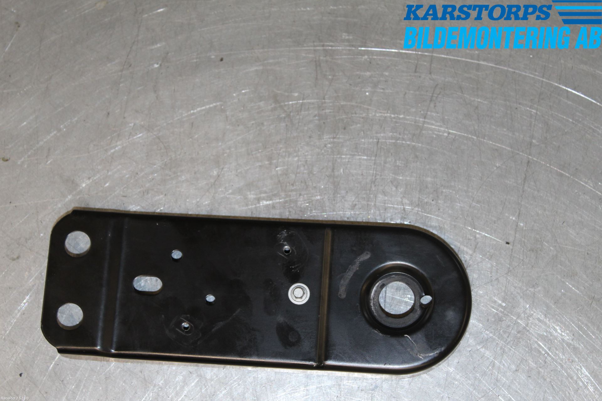 Volvo V90 17->> Bakaxel Fäste