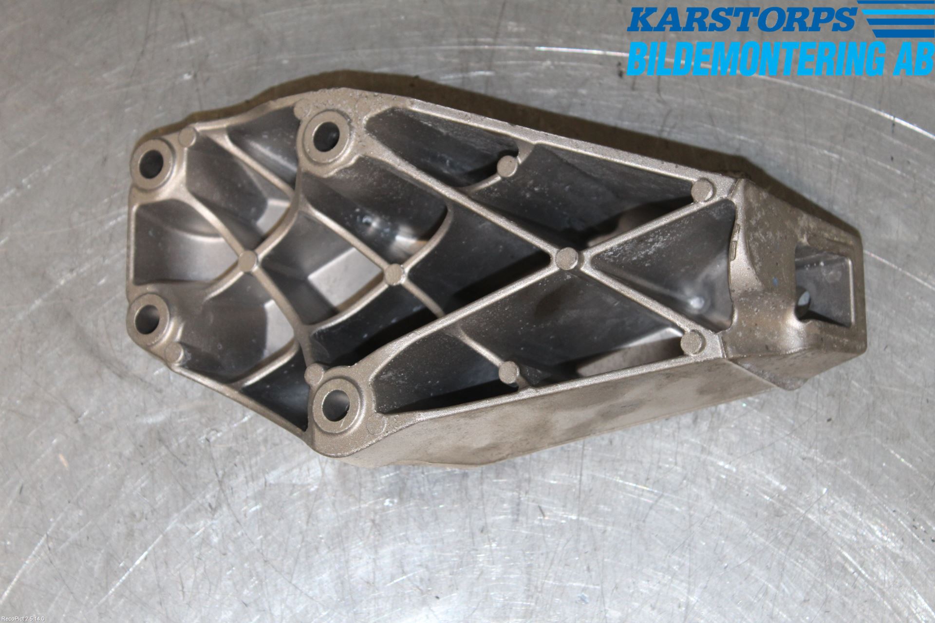 BMW 5 F10/F11/F18 09-17 Motorfäste