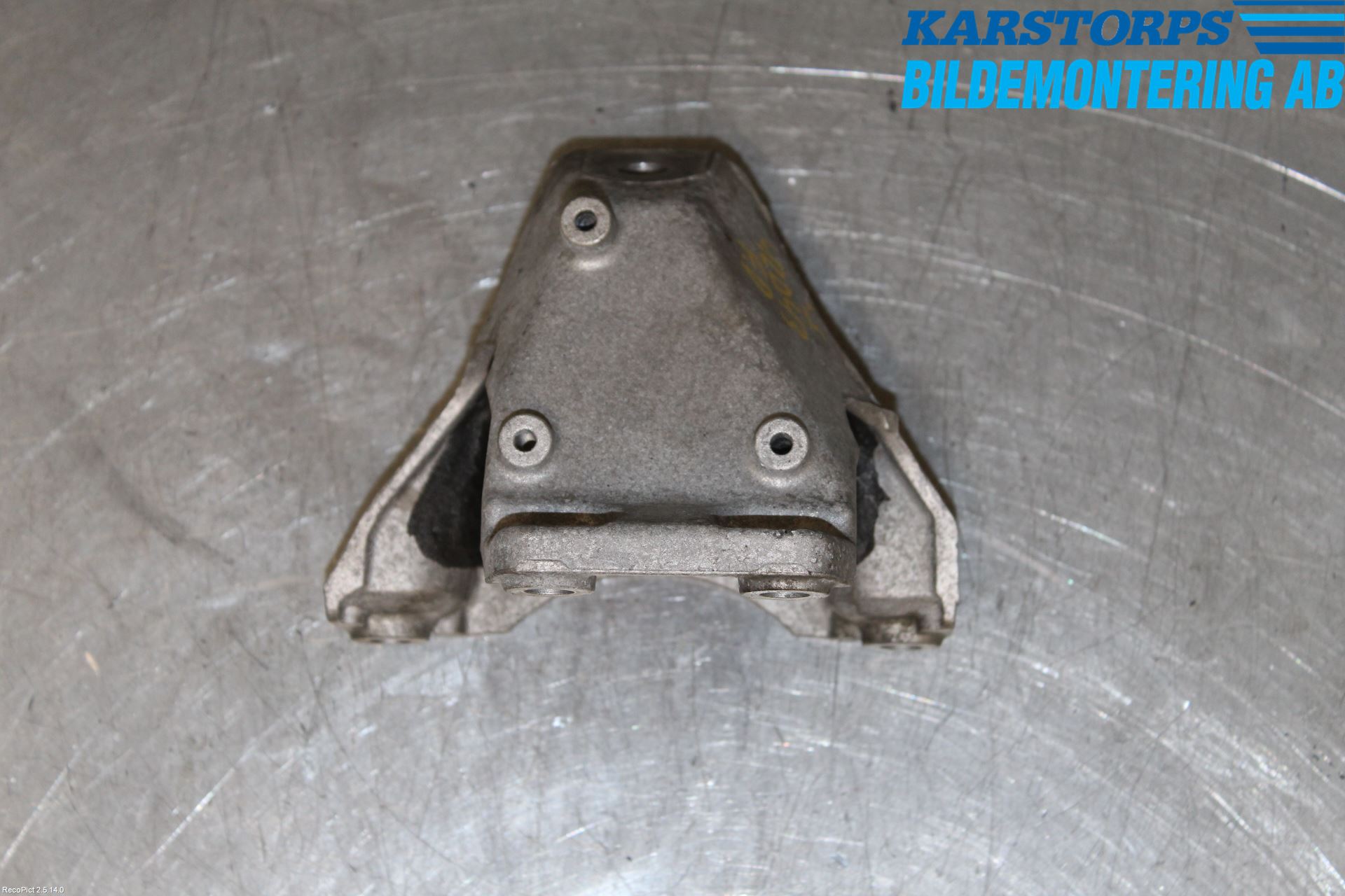 BMW 5 F10/F11/F18 09-17 Motorfäste