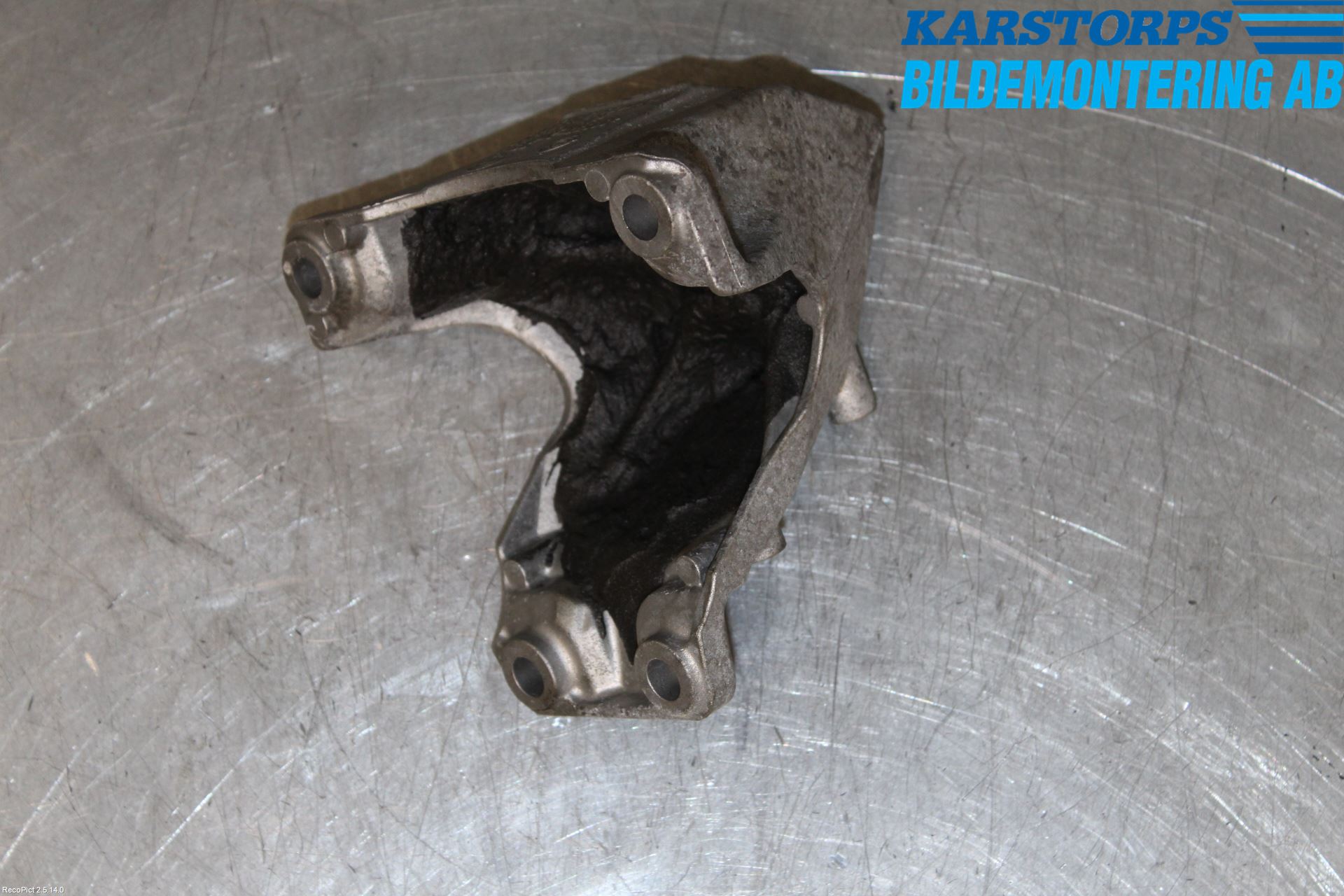 BMW 5 F10/F11/F18 09-17 Motorfäste