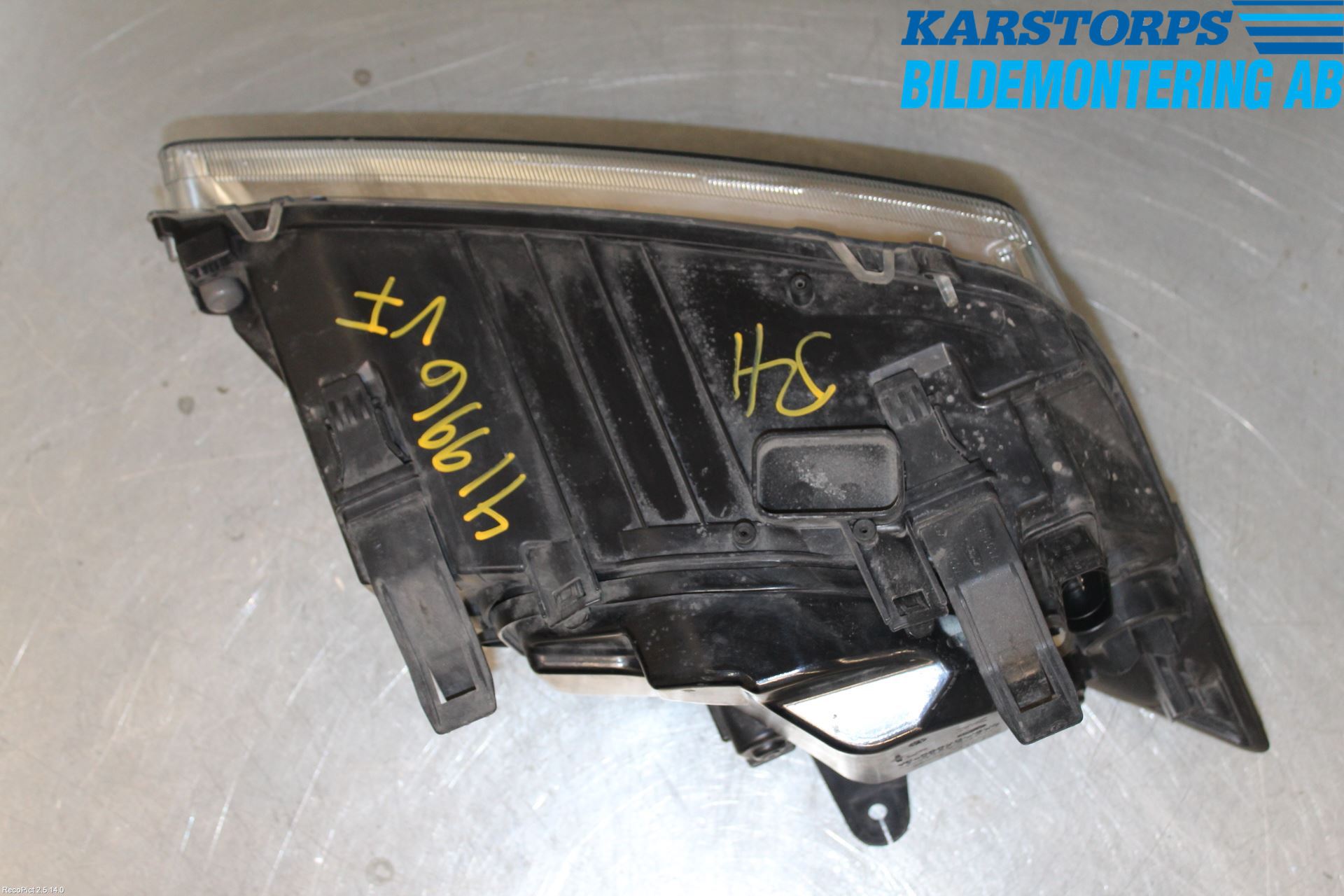 Ford FOCUS     04-07 Strålkastare Vänster
