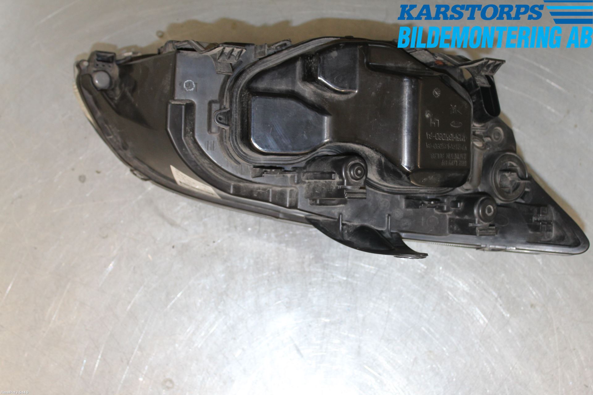 Ford FOCUS     04-07 Strålkastare Vänster