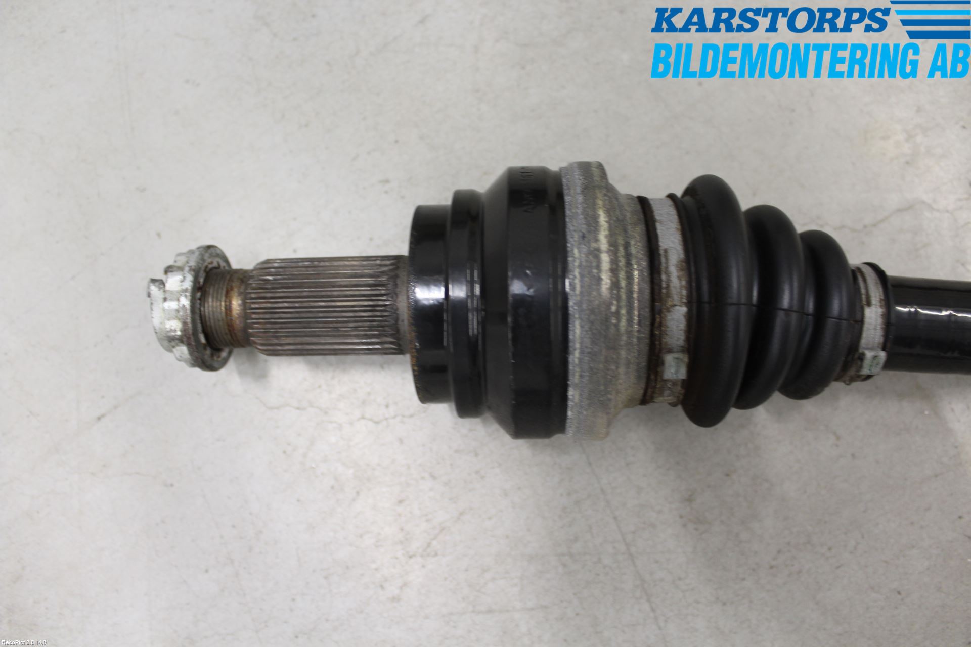 BMW 5 F10/F11/F18 09-17 Drivaxel Bak Höger