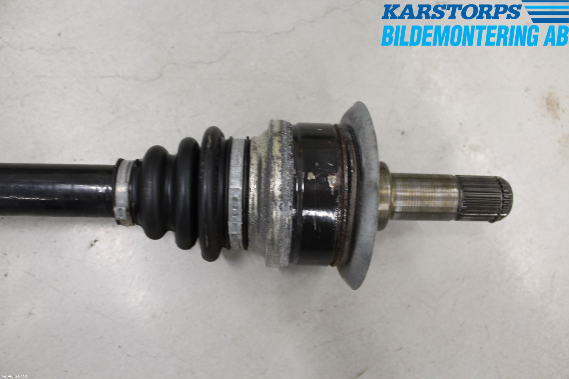 BMW 5 F10/F11/F18 09-17 Drivaxel Bak Höger