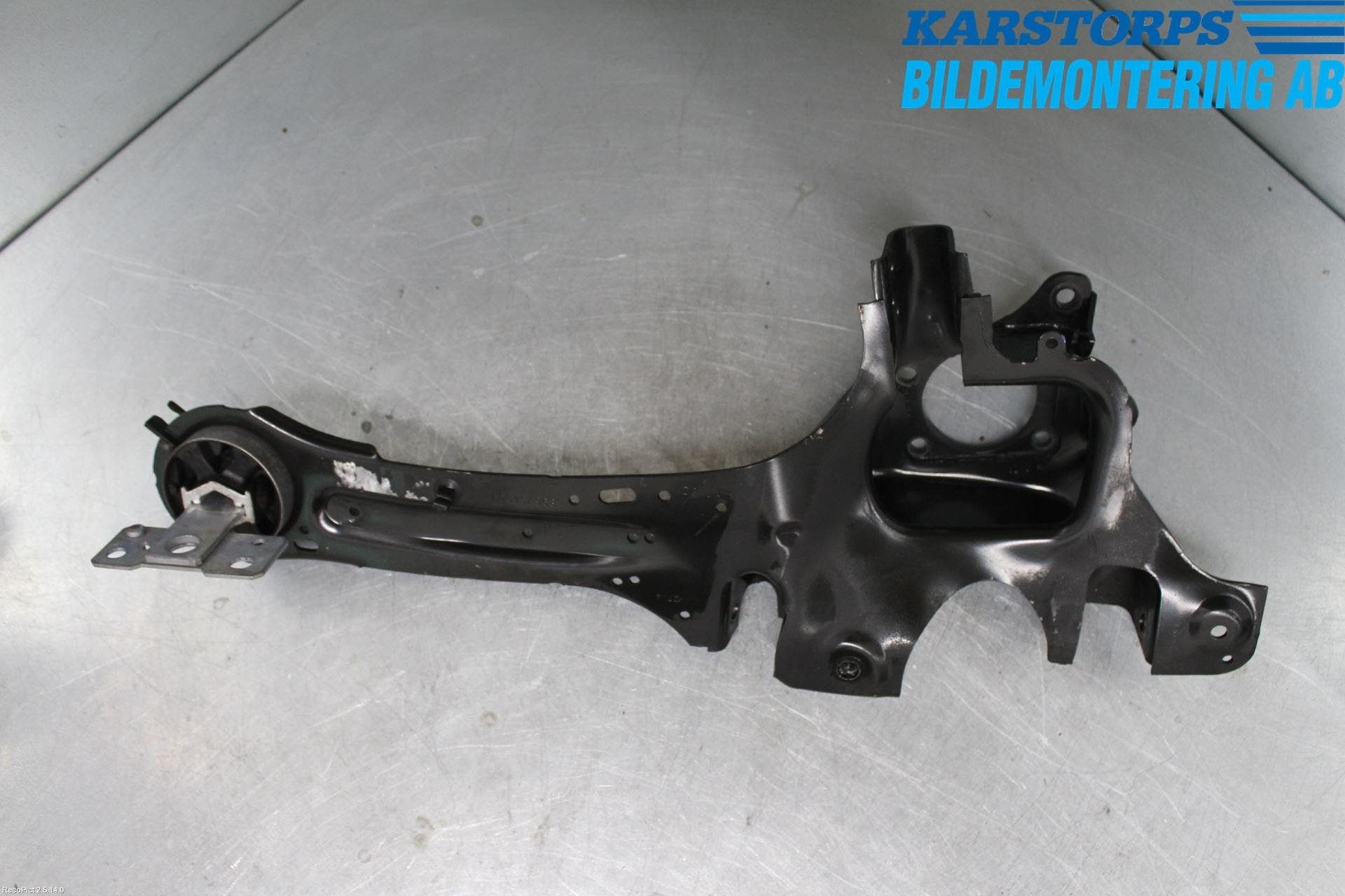 Volvo V60 14-18 Bärarm Bak Höger