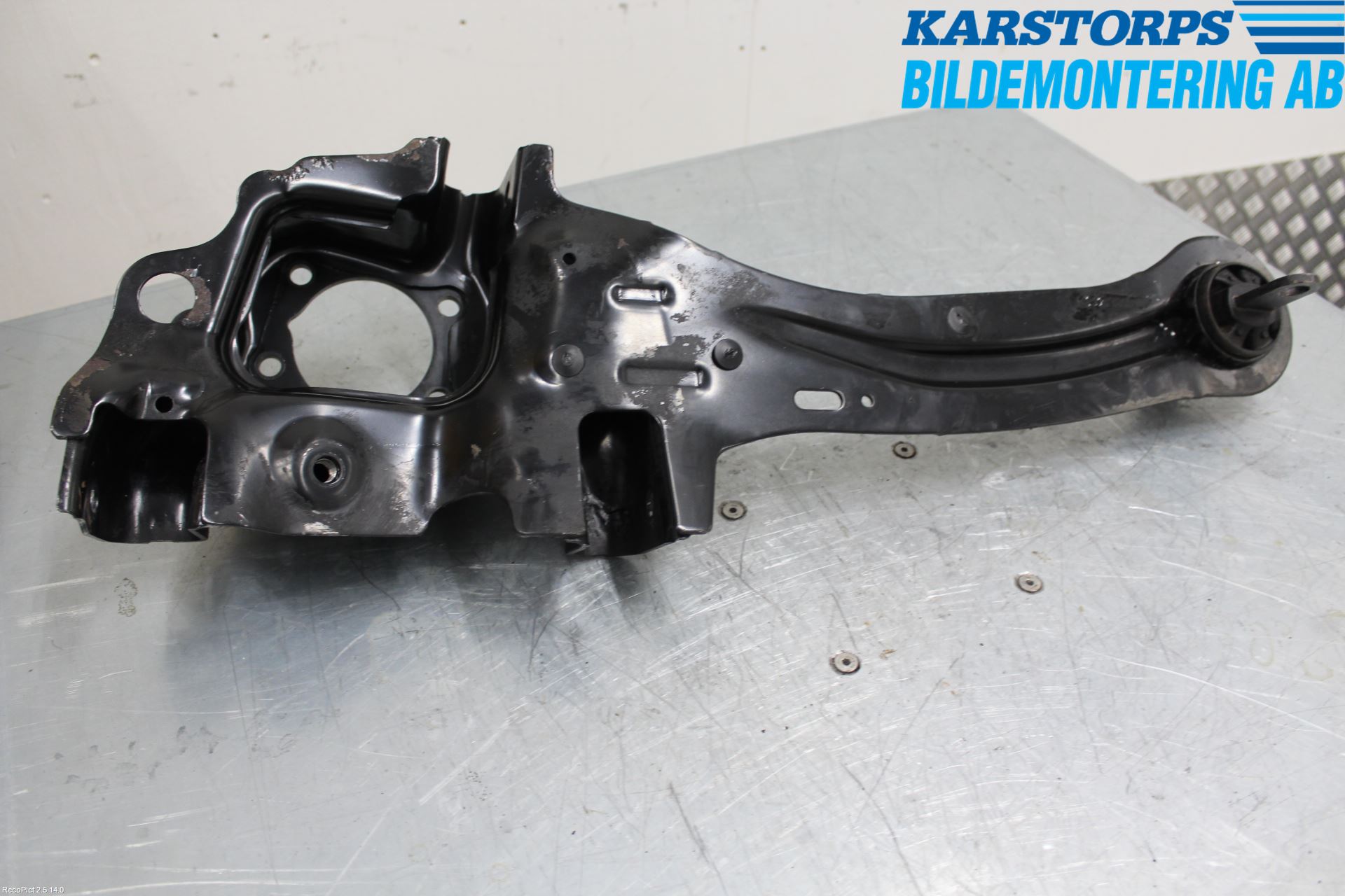 Volvo V40 12-19 Bärarm Bak Vänster